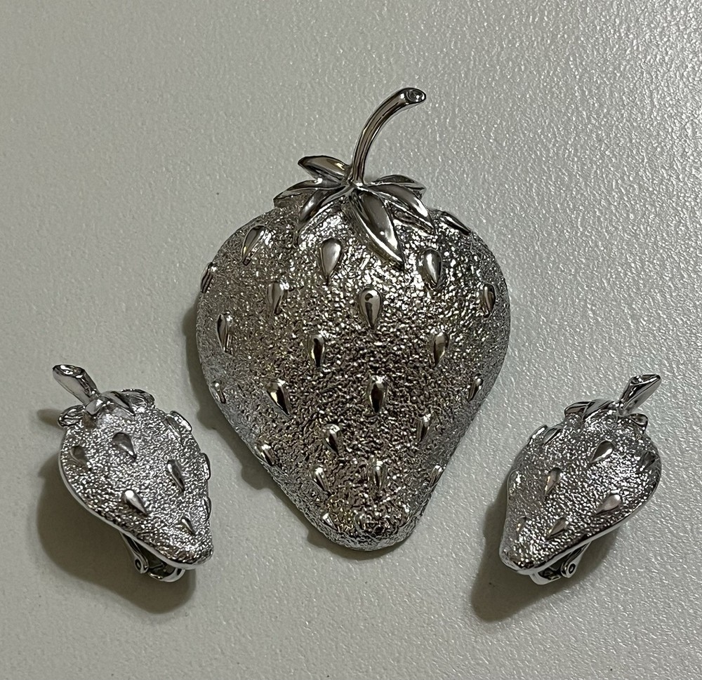 Vintage Sarah Coventry Strawberry Ice Brooch Earring Set 1968 Silver Tone Signed
