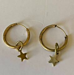 Earrings Vintage Gold Tone Wire Hoops with star charms 5/8″