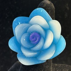 Vintage Flower Power Ring Molded Acrylic Lucite Size 9 Dimensional Mod Retro