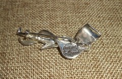 ERIC ORIGINALS Signed 2007 – 2008 Music Theme Person Brooch Pin Silver-tone A503