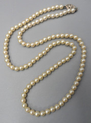 Vintage Cream Faux Pearl Necklace 1950s Single Strand Filigree Box Clasp 22.5″