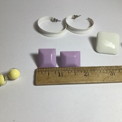 VINTAGE 4 PAIR MIXED LOT OF ENAMELED PIERCED EARRINGS WHITE LAVENDER YELLOW NICE