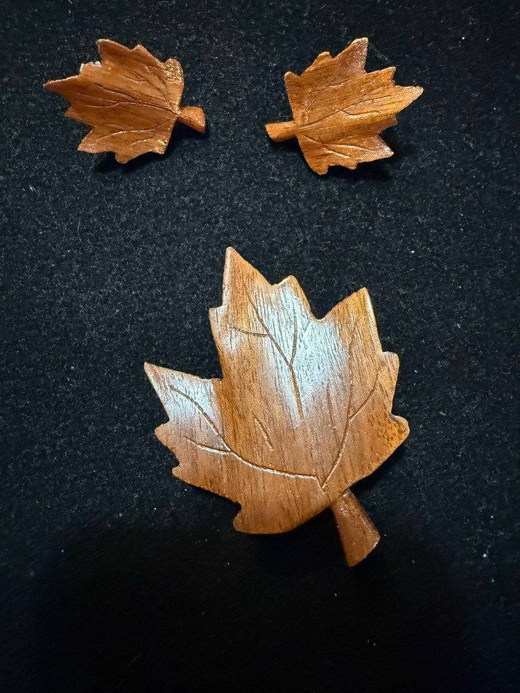 Vintage Handcarved Wooden Maple Leaf Brooch & Clip Earrings Set