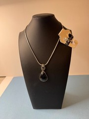 NAPIER Necklace and earrings set Women’s Vintage 18 in ext. 3.25 in