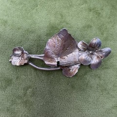 Vintage Silver Tone Floral Figural Brooch Pin Violet Pansy Leaf 2.25in