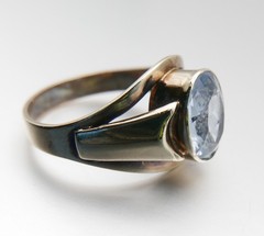 VINTAGE 8KT GOLD (333) SIZE 6 RING WITH AQUAMARINE BIRTHSTONE – 2.5 G 1.67 DWT
