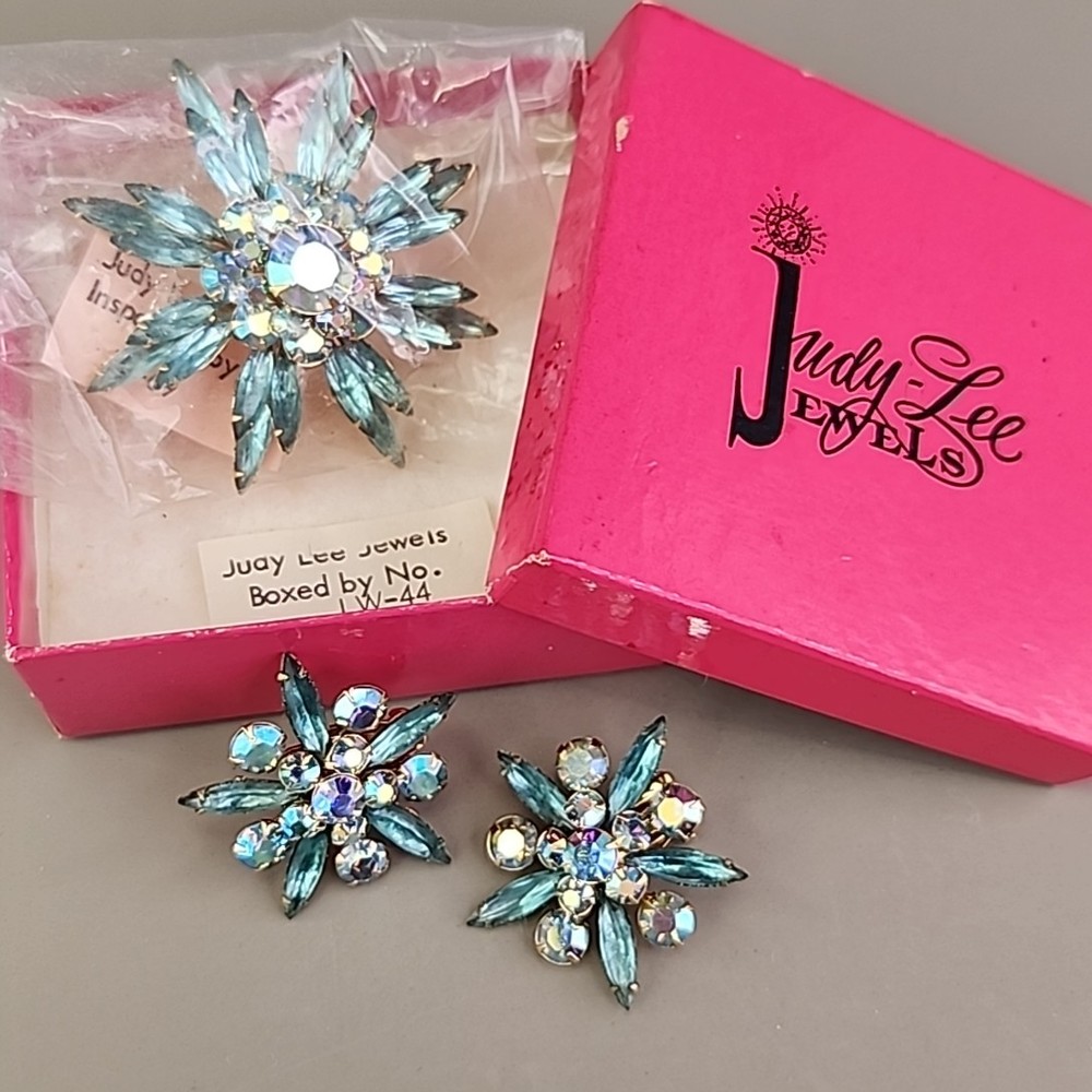 Vintage Judy Lee Rhinestone Brooch Clip On Earrings Set Blue Flower Original Box