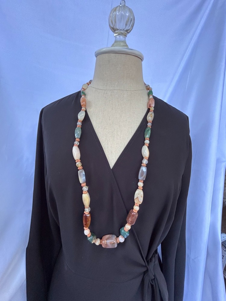 VINTAGE 4.3OZ HEAVY SILK KNOTTED MULTI GEMSTONE AGATE BEGGAR BEADS NECKLACE.