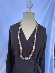 VINTAGE 4.3OZ HEAVY SILK KNOTTED MULTI GEMSTONE AGATE BEGGAR BEADS NECKLACE.