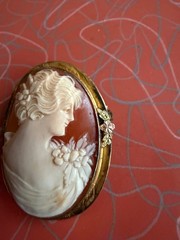 Antique Victorian 10KY Yellow Gold Hand Carved Portrait Cameo Brooch