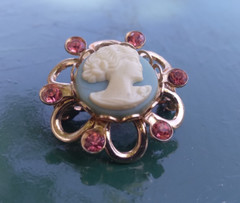 Vintage Victorian Style Cameo Brooch 1in Pink Rhinestone Gold Tone