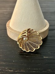 VTG Gold Tone Filigree Clam Shell Brooch w/Faux Pearl Art Deco Beach Sea Life