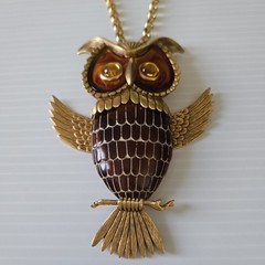 Vintage Articulated Owl Pendant Necklace Amber Lucite Eyes Wings Tail Gold Tone