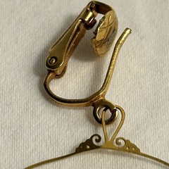 Vintage hot pink hoop earrings Gold wire teardrop petals round MOD groovy hoops
