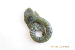VINTAGE CARVED LUCKY JADE FISH PENDANT