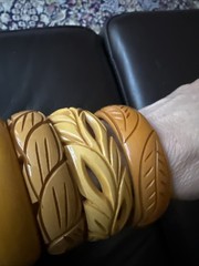 Lot Of 4 Estate Vintage Carved Butterscotch Bakelite Bangle Bracelets