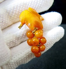 Vintage Natural Baltic Amber Grapes Brooch USSR Gold Plated Pin
