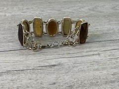 Vintage Unbranded 1960/70’s Faux Amber Gold Tone Bracelet