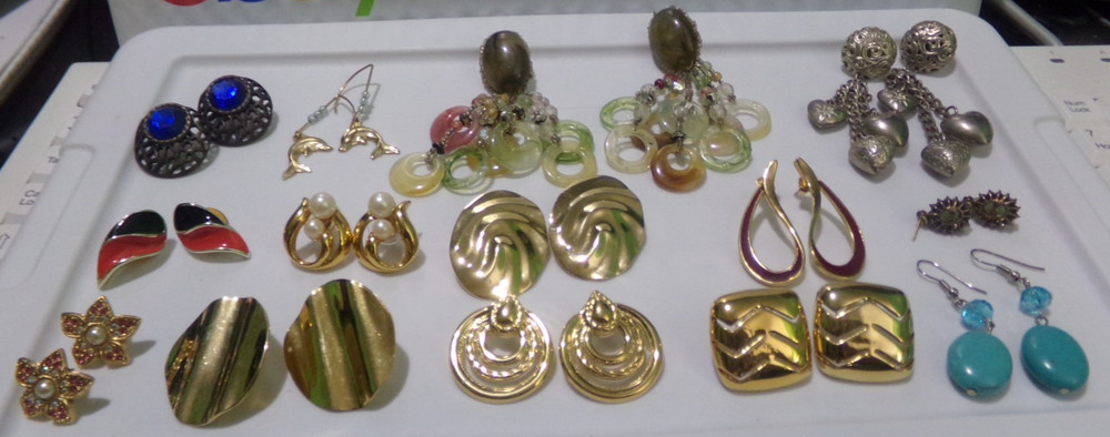 VINTAGE ESTATE FIND PIERCED EARRINGS LOT OF 14 PAIRS 70’S 80’S LOT #11