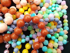 7 LOT A VINTAGE ESTATE COLORFUL MIXEED VARIETY BEADED STRUNG NECKLACES 1 KNOTTED