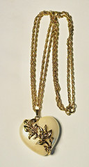 Romantic Vintage Heart Pearl Pendant Long Goldtone Rope Chain Necklace 28 Inch
