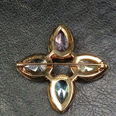 Vintage AVON Pastel Lucite Stone Pin Brooch. 12-836