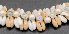 VTG MCM Beautiful Bracelet Beige & White Pearl AB 7″