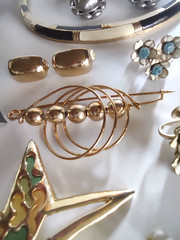26 Pcs Costume Jewelry Lot Many Signed *Monet *Celebrity *Florenza *Eisenberg ++
