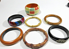 VTG & UP LOT 7 BRACELET BANGLE some CHUNKY WOOD red black brown silver gold tone