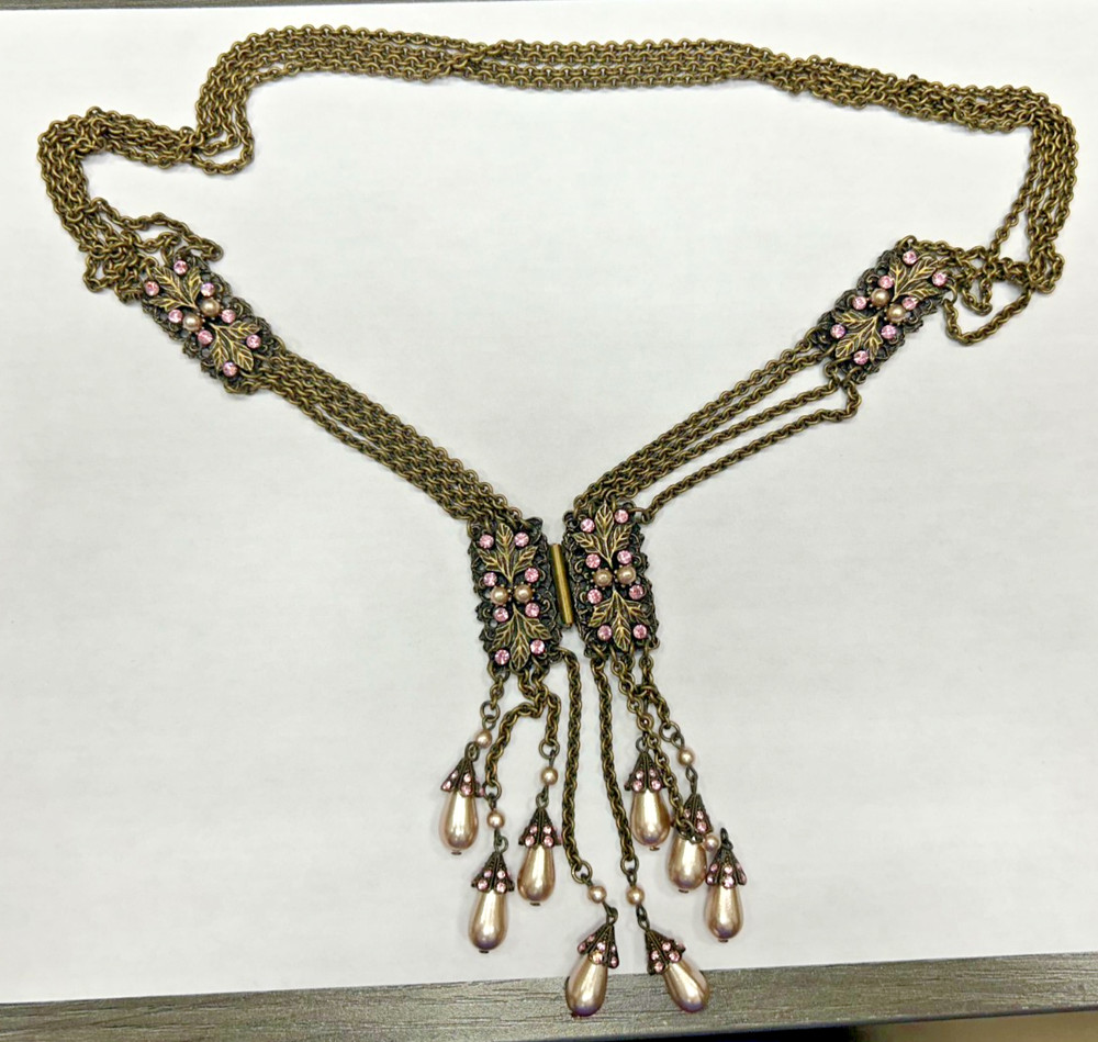 Vintage Signed Sweet Romance USA 32IN rhinestone And Pearl Necklace Leaf Details