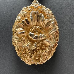 Vintage Napier Flower Locket Pendant w/ Original Photo on Gold Toned Chain 28″