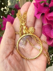 Vintage Gold Tone Cat & Yarn Ball Magnifying Glass Pendant Necklace on 31″ Chain