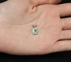 Fine Vintage 0.47 Colombian Emerald & 0.16 Diamond Platinum Pendant 2.0 Grams