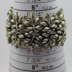 Coro Silver Tone Textured Leaf Vine Link Chain Bracelet 7 Inch Fold Over Clasp