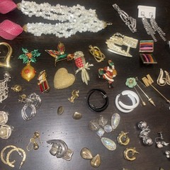 Vintage Goldtone Jewlery Drop Dangle Some Signed Monet & More 118 Pair & 22 …