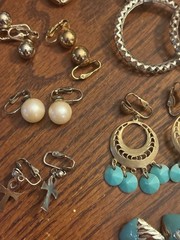 31 Pair Clip Earrings Vtg Dangle Silver Gold Colorful Wearable Retro Vintage