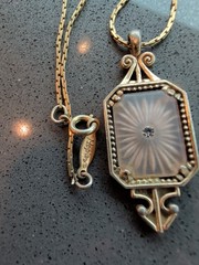 Vintage AVON Frostlight Camphor Glass Victorian Pendant Napier Necklace R148