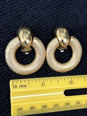 Vtg Les Bernard Vc Large Brushed Gold Tone, Door Knocker RUNWAY Clip Earrings