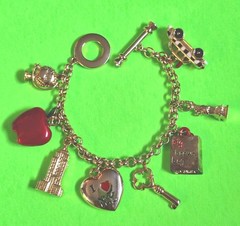 Vintage I LOVE NEW YORK Enameled CHARMS Gold Tone Toggle Clasp Chain Bracelet