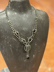 VINTAGE ART DECO CRYSTAL BLACK CLEAR RHINESTONE Y-DROP PENDANT 16″ NECKLACE EUC