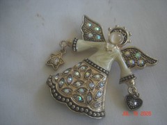 Vtg. SIGNED KC KENNETH COLE ANGEL PIN / BROOCH w/ AURORA BOREALIS RHINESTONES