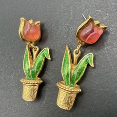 Avon Signed Pierced Earrings Flowers Tulips Gold Tone C41