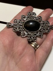 SILVERTONE VINTAGE BROOCH WITH FAUX ONYX