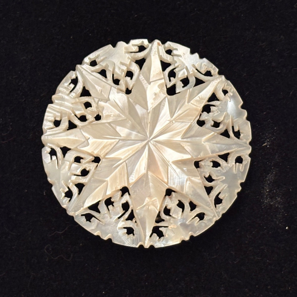 Vtg MOTHER OF PEARL BETHLEHEM CARVED AND PIERCED 8 PT.STAR-1-3/4”