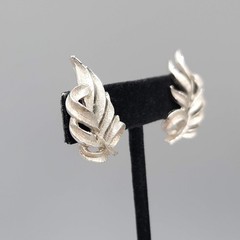 Vintage Flowing Leaf Climber Clip on Earrings Silver tone 1.25″
