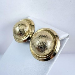 Vintage 1980s Etched Gold Tone Domed Round Clip on Earrings