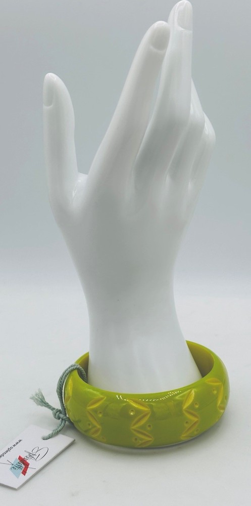 Splendette Wide Lime Green Carved Duchess Bangle Retro Fakelite Vintage Style
