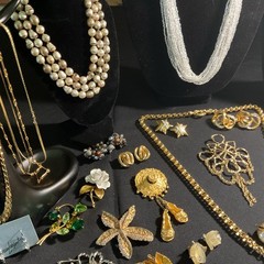 Vintage Rhinestone Jewelry Lot (High End Pieces) See Description