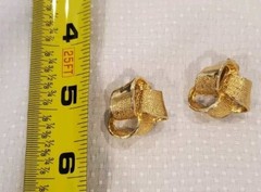 7/8 Inch Gold Tone Semi-textured 3 Dimensional Bow Clip On Earring
