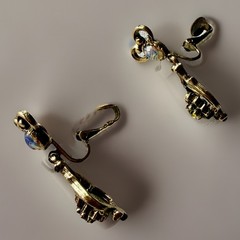 Vtg 1974 Sarah Coventry Contessa Opalesque/Green Gold Tone Clip On Earrings 11g